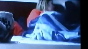 Lesbianas en el suelo en el gimnasio divirtiéndose caricias españolas xxx
