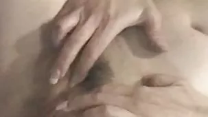 Esbelta jovencita extiende sus caderas para un apasionado beso de mierda con un bajar videos porno hombre