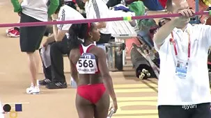 Mulata abre las piernas y salta del adorable xxx en castellano agujero a la Polla