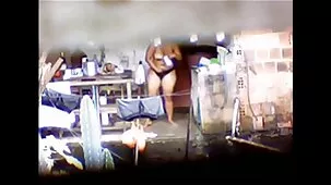 Chico folla el coño peludo de su novia durante la pausa del almuerzo videos x gratis