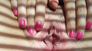 Chica joven en la cámara veo porno gratis xxx hace que el miembro fumador se pare