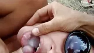 Lujoso juego de morena hermosa xxxsexo con un miembro grande y pegado en él